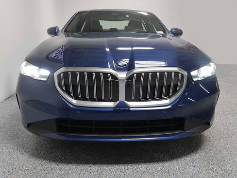 Certified 2025 BMW 530i w/ Premium Package image 2