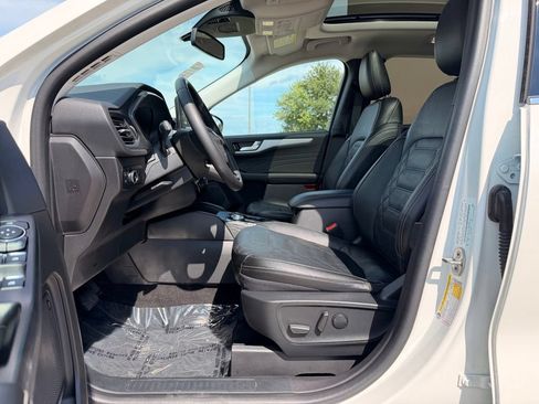 Used 2024 Ford Escape Platinum w/ Premium Technology Package AWD/4WD image 2