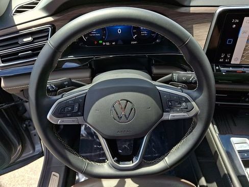 Used 2025 Volkswagen Atlas SEL AWD/4WD image 20