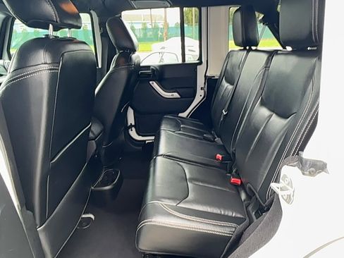 Used 2017 Jeep Wrangler Unlimited Sahara w/ Connectivity Group image 13