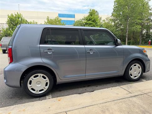 Used 2011 Scion xB FWD image 17