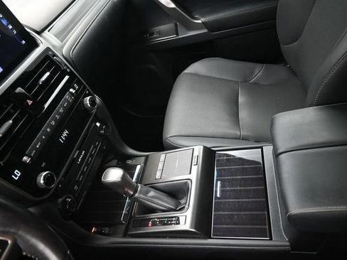 Used 2022 Lexus GX 460 Premium w/ Premium Package AWD/4WD image 18
