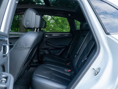 Used 2019 Porsche Macan AWD/4WD image 32