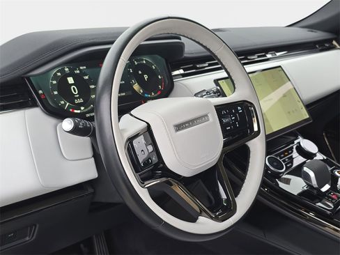 Used 2023 Land Rover Range Rover Sport SE Dynamic image 17