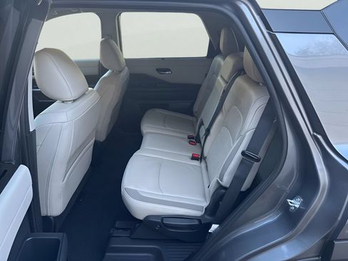 Used 2025 Nissan Pathfinder SL AWD/4WD image 29