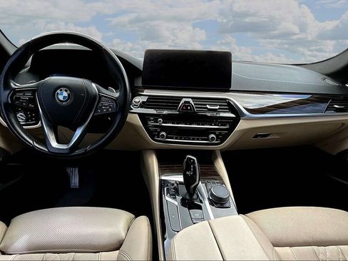 Used 2021 BMW 530i w/ Premium Package RWD image 6