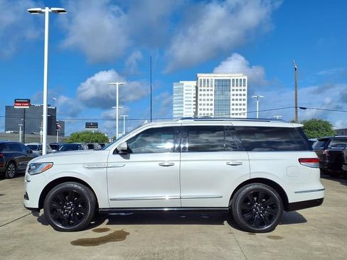 Certified 2022 Lincoln Navigator Reserve AWD/4WD image 24