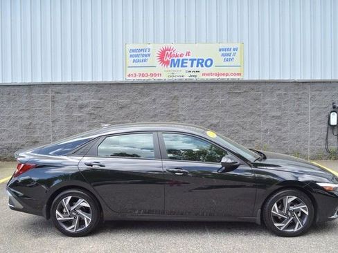Used 2025 Hyundai Elantra Sport FWD image 9