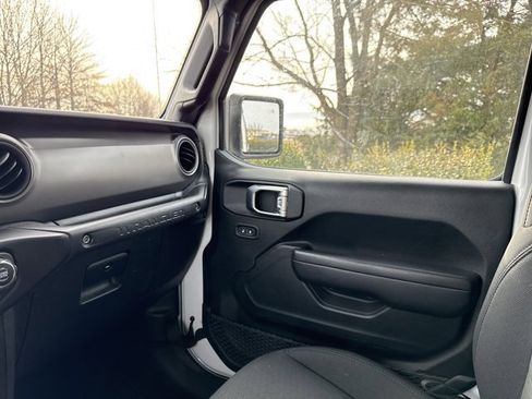 Used 2023 Jeep Wrangler Sport S image 22