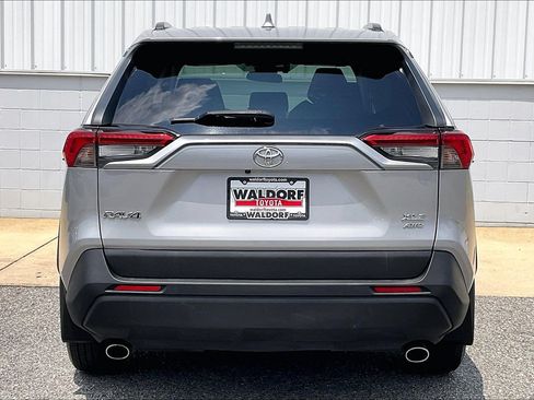 Used 2020 Toyota RAV4 XLE w/ Convenience Package AWD/4WD image 5