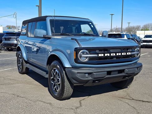 Used 2024 Ford Bronco Outer Banks image 2
