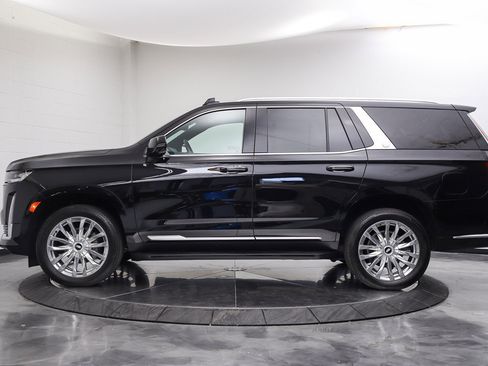 Used 2021 Cadillac Escalade Premium Luxury AWD/4WD image 2