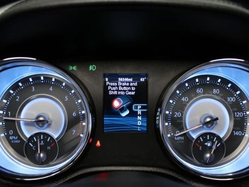 Used 2013 Chrysler 300 Motown w/ Driver Convenience Group image 15