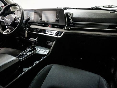 Used 2023 Kia Sportage LX image 12