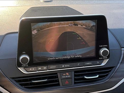 Used 2024 Nissan Altima 2.5 SV image 14