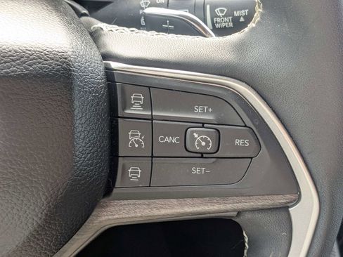 Used 2024 Jeep Grand Cherokee Limited w/ Black Appearance Package AWD/4WD image 30