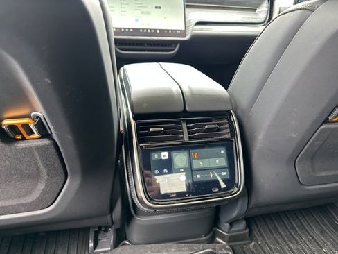 Used 2022 Rivian R1T Launch Edition image 12