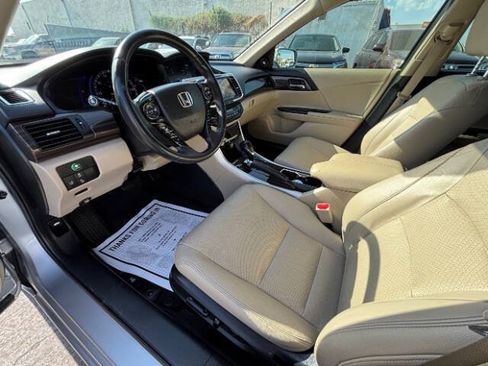 Used 2017 Honda Accord EX-L image 11