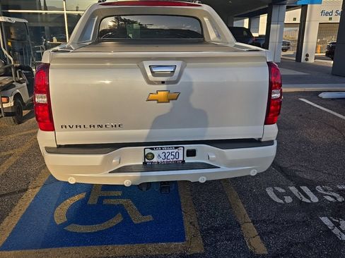Used 2012 Chevrolet Avalanche LTZ RWD image 7