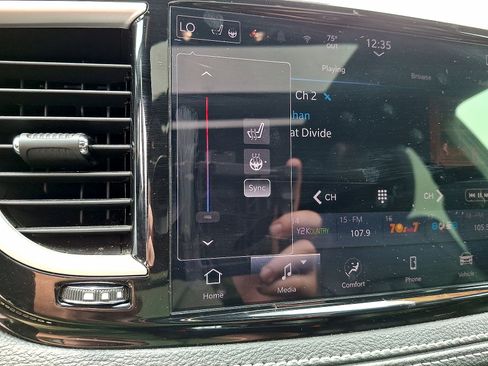 Used 2025 Chrysler Pacifica Select FWD image 19