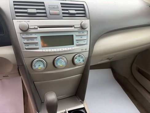 Used 2009 Toyota Camry LE FWD image 13