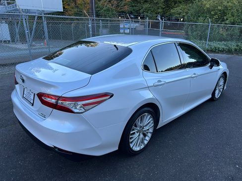 Used 2018 Toyota Camry XLE image 5