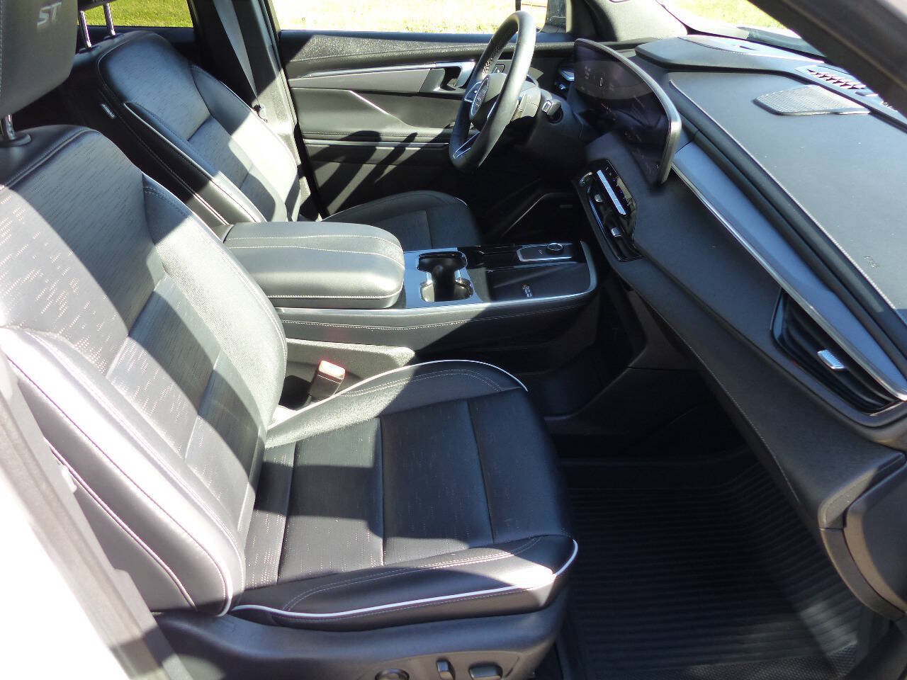 Used 2025 Buick Enclave Sport Touring AWD/4WD image 28