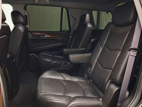 Used 2016 Cadillac Escalade 4WD image 21