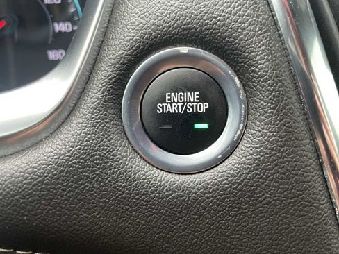Used 2023 Chevrolet Traverse LT FWD image 17