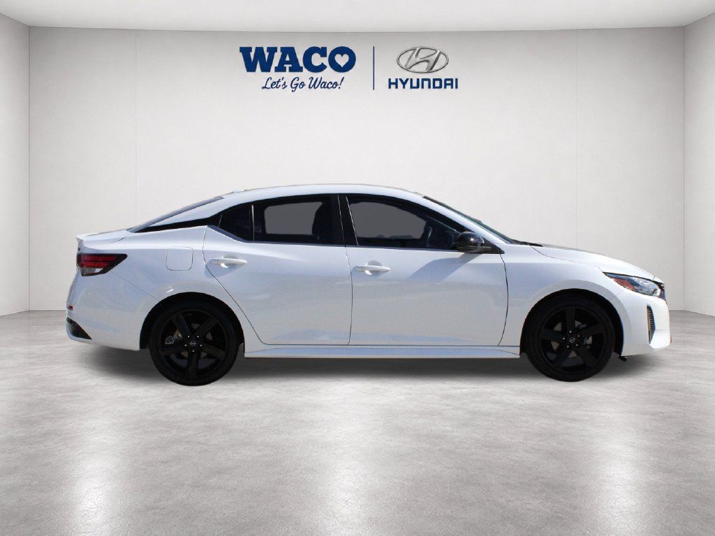 Used 2024 Nissan Sentra SR FWD image 9
