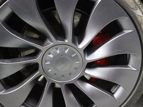 Used 2022 Tesla Model Y Performance image 16