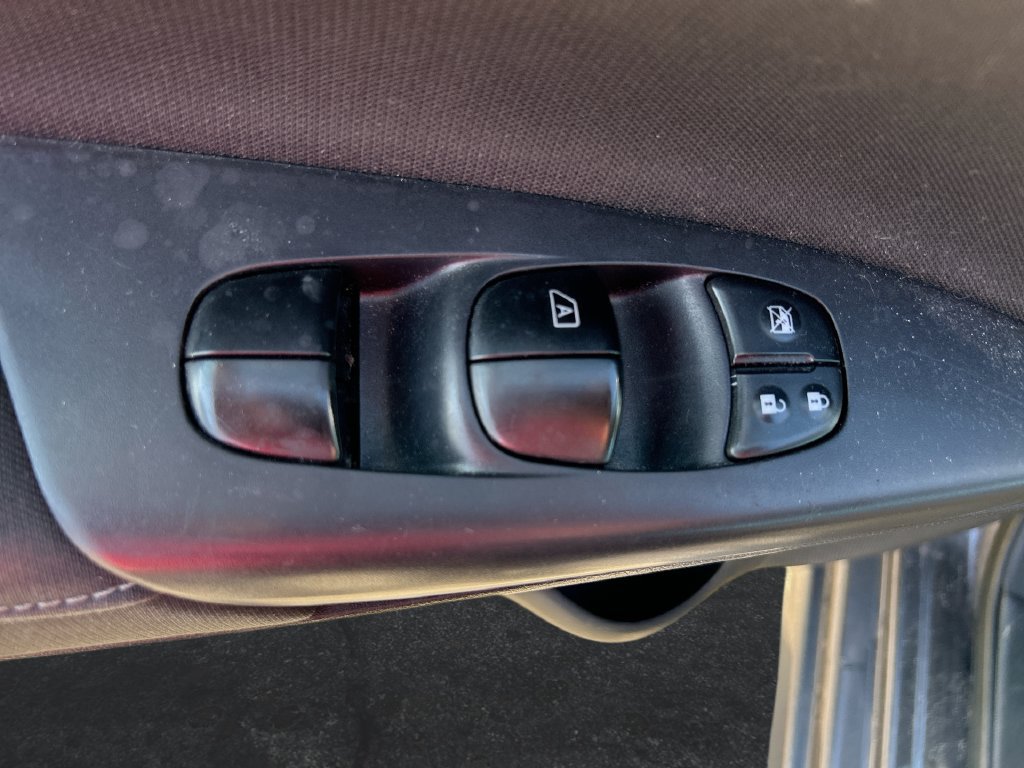 Used 2015 Nissan Sentra SV w/ Navigation Package FWD image 12