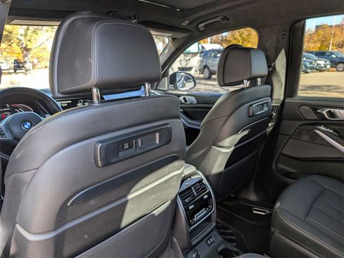 Used 2022 BMW X7 M50i image 15