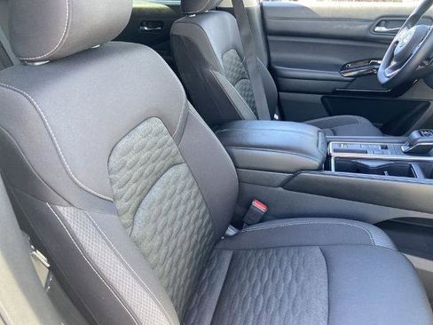 Used 2022 Nissan Pathfinder S image 23