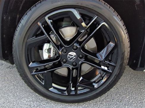 New 2026 Volkswagen Tiguan SE R-Line image 22