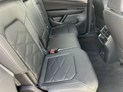 New 2026 Volkswagen Atlas Cross Sport SE FWD image 9