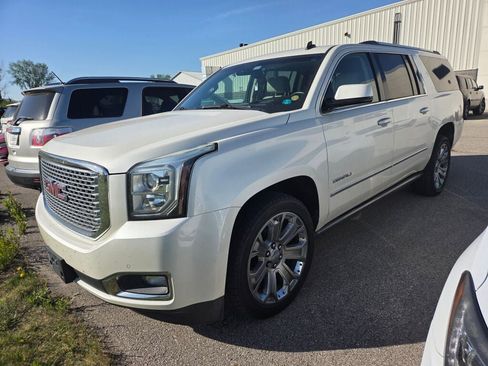 Used 2015 GMC Yukon XL Denali w/ Touring Package RWD image 1