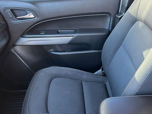 Used 2018 Chevrolet Colorado LT w/ LT Convenience Package image 16