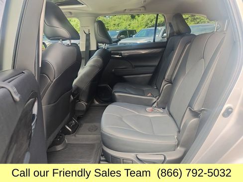 Used 2022 Toyota Highlander Limited AWD/4WD image 25
