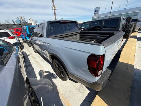 Used 2025 Honda Ridgeline Black Edition image 4