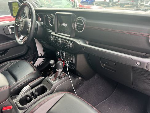 Used 2020 Jeep Gladiator Rubicon image 3