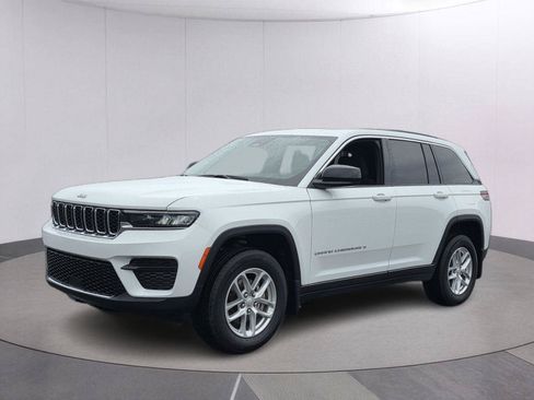 Certified 2025 Jeep Grand Cherokee Laredo X w/ Luxury Tech Group I AWD/4WD image 1