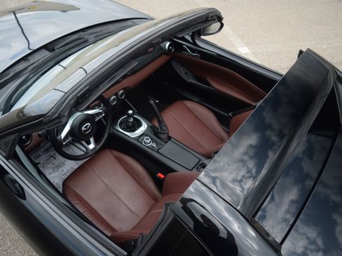 Used 2019 MAZDA MX-5 Miata RF Grand Touring w/ GT-S Package image 16