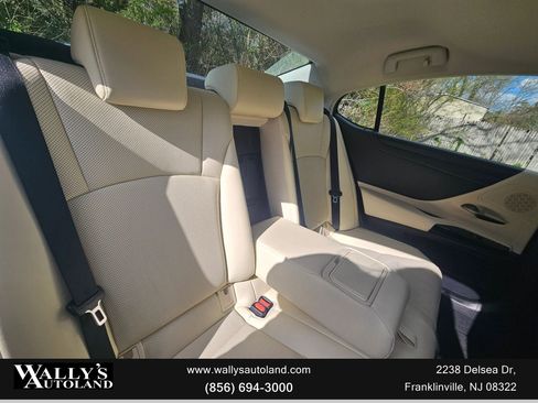 Used 2022 Lexus ES 300h w/ Premium Package image 40