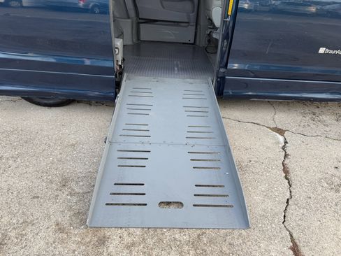 Used 2011 Toyota Sienna LE image 28