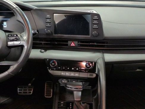 Used 2025 Hyundai Elantra Sport FWD image 16