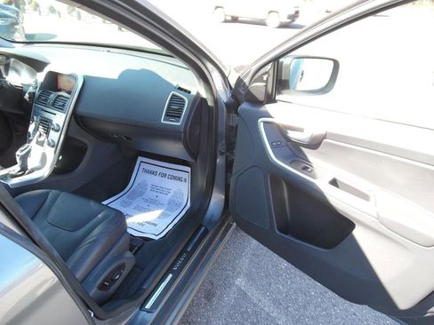 Used 2017 Volvo XC60 T5 Dynamic w/ Preferred Option Package image 22