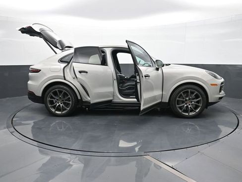 Certified 2022 Porsche Cayenne S AWD/4WD image 34