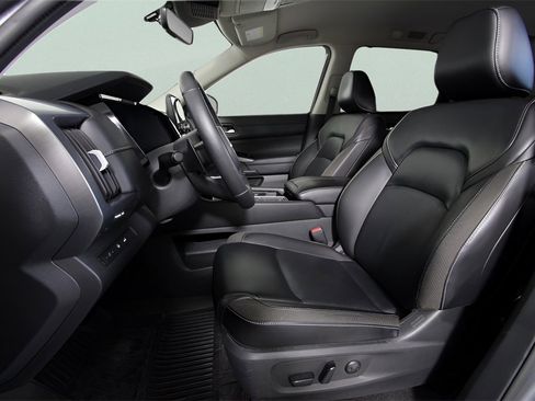 Used 2024 Nissan Pathfinder SL image 11