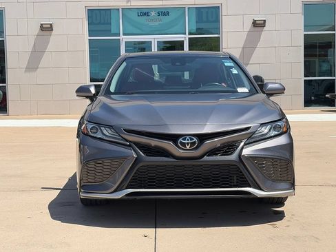 Used 2021 Toyota Camry XSE FWD image 3